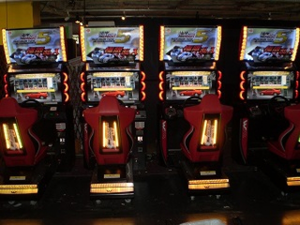 湾岸ミッドナイト５ 稼働開始